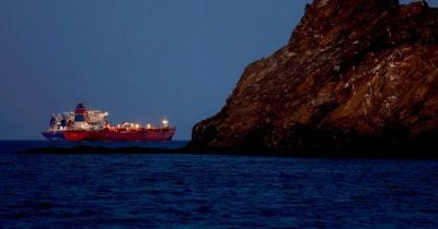 Iran keeps Strait of Hormuz closed, ties reopening to political concessions