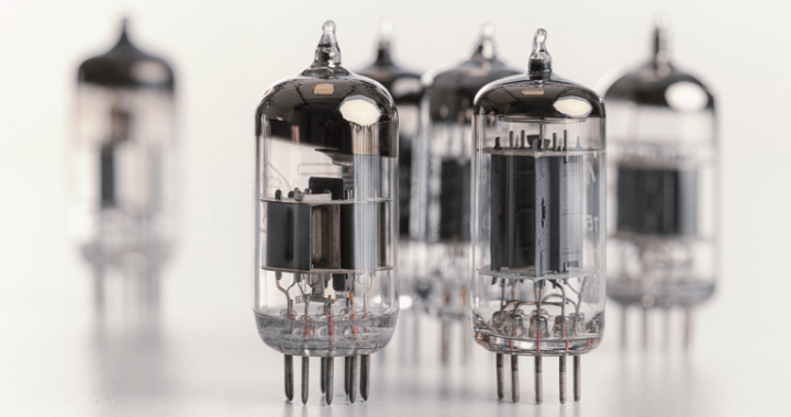A 460-Vacuum-Tube Computer Shows What Modern Laptops Hide