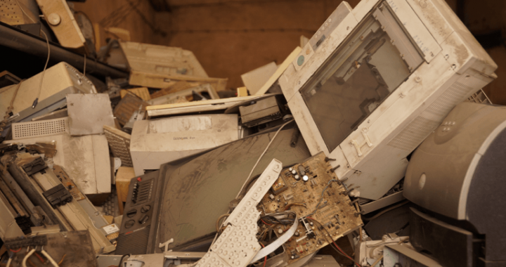 A Big Tech Company Buried 2,700 Early GUI PCs in 1989 and Shaped Today’s Desktop