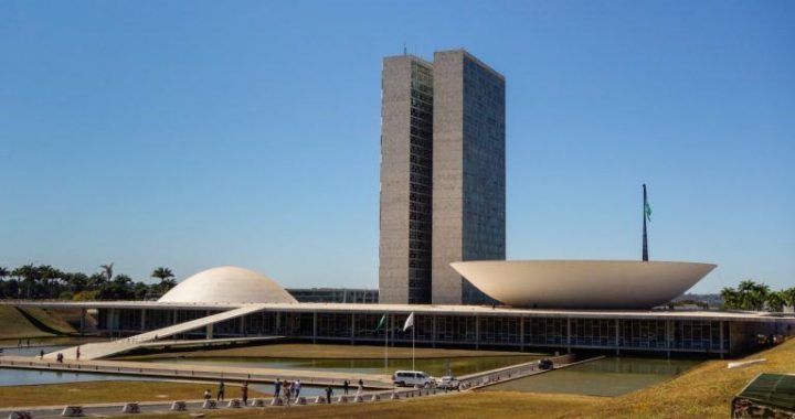Brazil Bans Online Betting Before Election, Keeps $492M in Licensing Fees