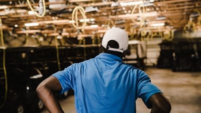 Canada employment falls by 41,700 in August, jobless rate holds at 6.4%