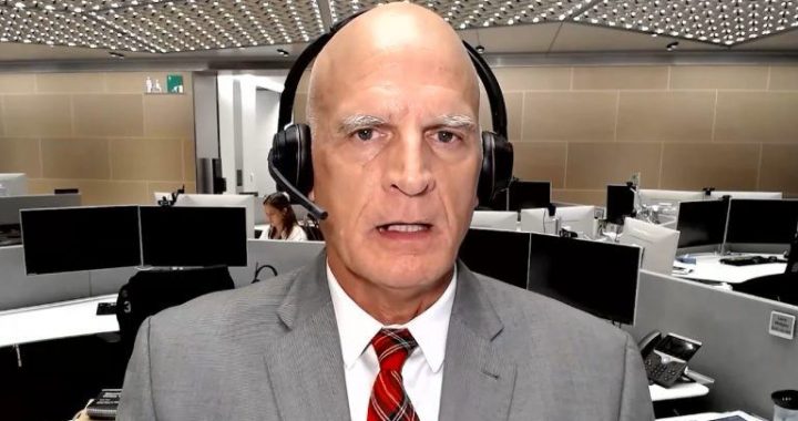 Bloomberg Analyst Warns Crypto Faces a Lose-Lose Scenario