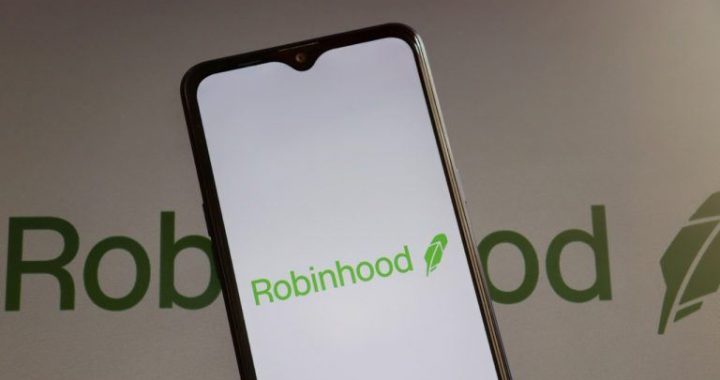 Robinhood Tops Binance bStocks With 862,800 Holders in 2 Months