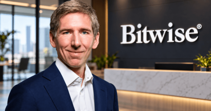 Bitcoin Can Win Whether AI Boom Continues or Crashes: Bitwise CIO
