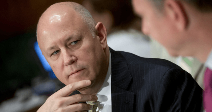 He Bought a Nearly Bankrupt Company From Warren Buffett for $1,000 and Turned It Into a $98 Billion Giant