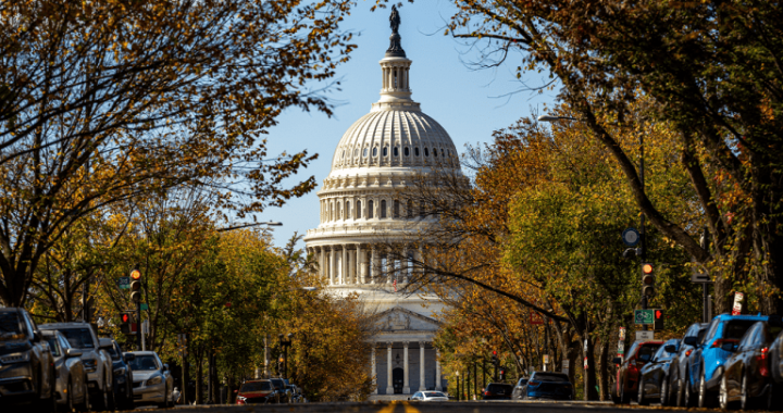 Polymarket Gives Dems 62% Midterm Sweep Odds, CLARITY Act in Jeopardy