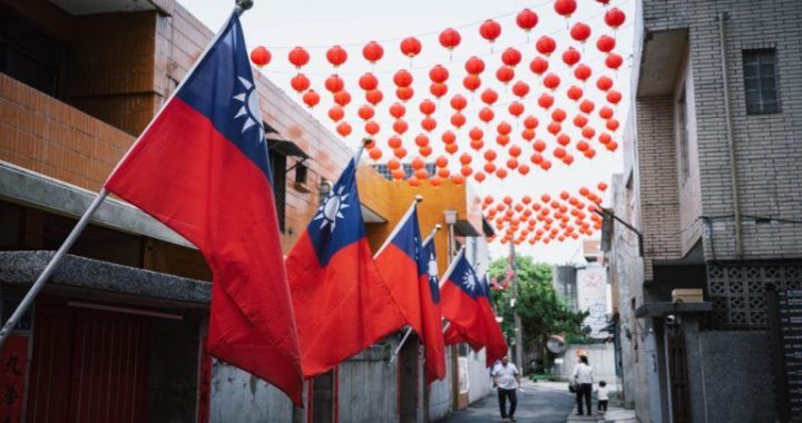 Taiwan Blocks Coinbase and Kalshi Over Bets on Its November Elections